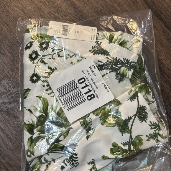 NWT! Green Floral By Anthropologie Bell-Sleeve Silky Blouse - Size Medium🥨 - Picture 5 of 8